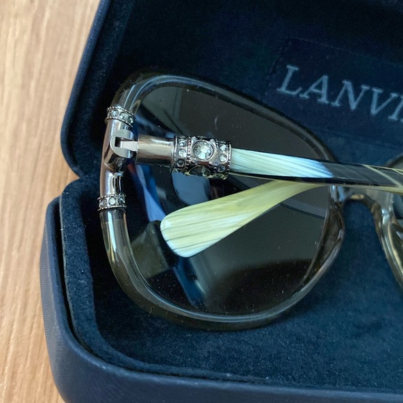 ❤️ Lanvin Paris Designer Sunglasses New with Case - Picture 4 of 12